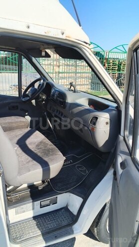 Ford Transit-5