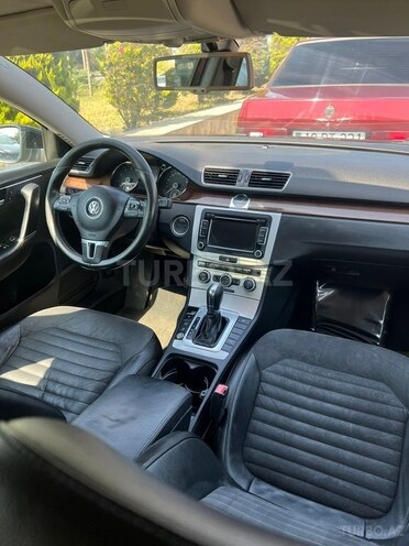 Volkswagen Passat-8