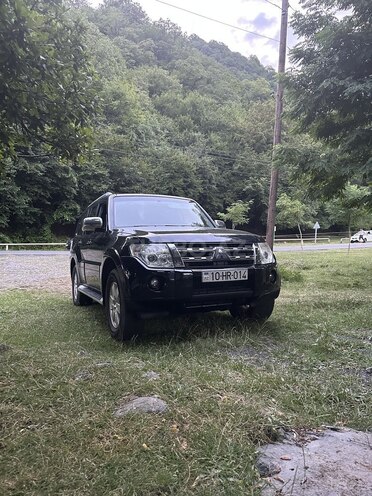 Mitsubishi Pajero-6