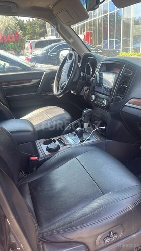 Mitsubishi Pajero-2