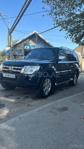 Mitsubishi Pajero-4