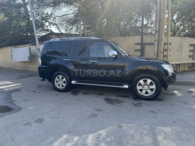 Mitsubishi Pajero-5