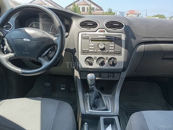 Ford Focus-11