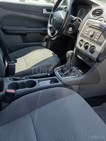 Ford Focus-12