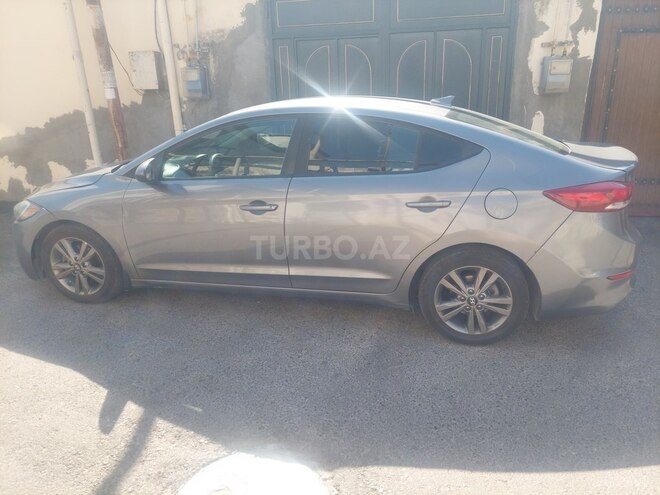 Hyundai Elantra-5