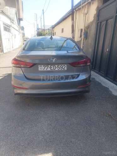 Hyundai Elantra-4