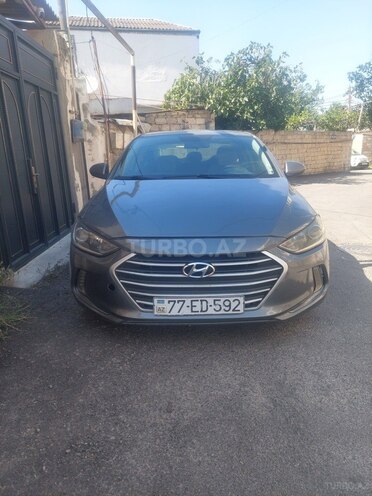 Hyundai Elantra-3