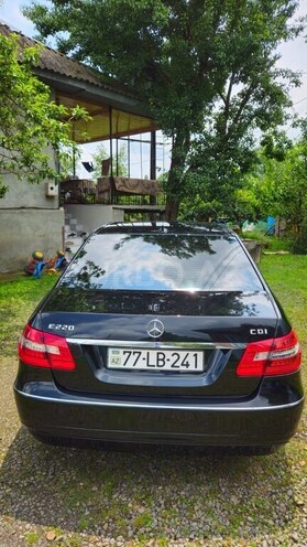 Mercedes E 220-2