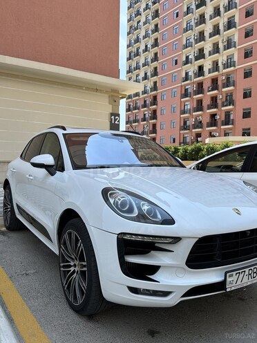 Porsche Macan S-3