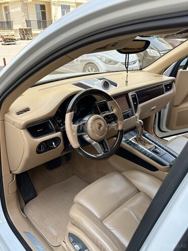 Porsche Macan S-8