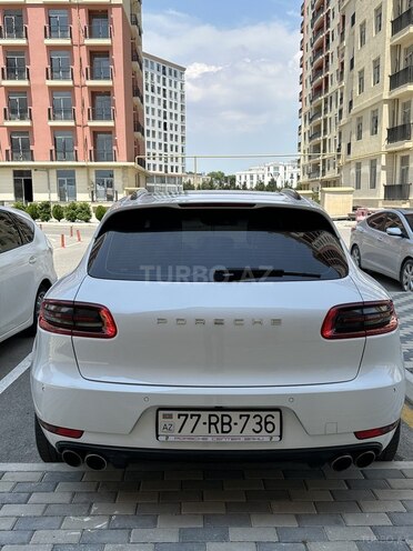 Porsche Macan S-6