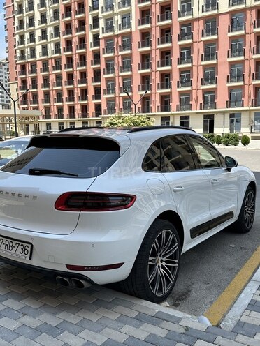 Porsche Macan S-5