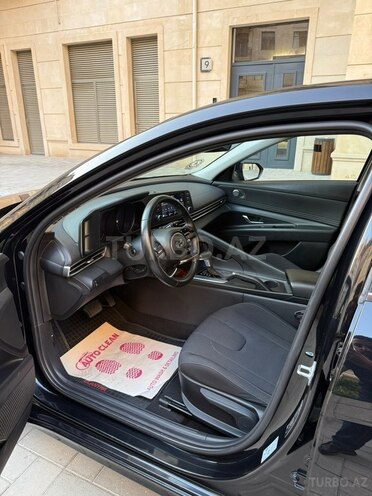 Hyundai Elantra-21