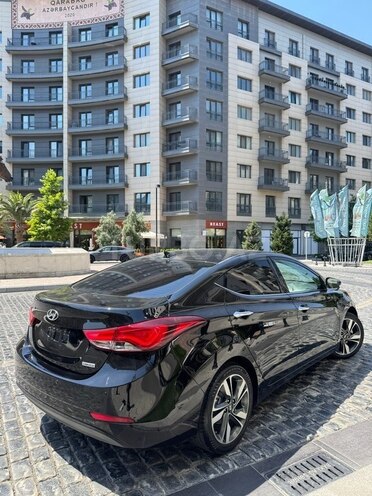 Hyundai Elantra-4