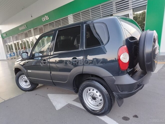 Chevrolet Niva-4
