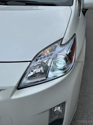 Toyota Prius-5