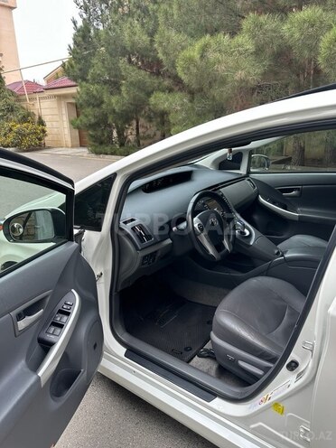 Toyota Prius-8