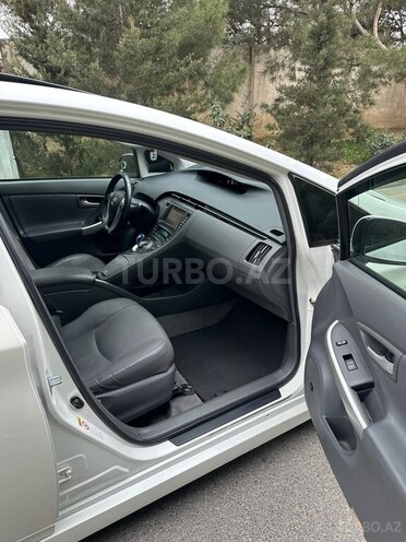 Toyota Prius-10