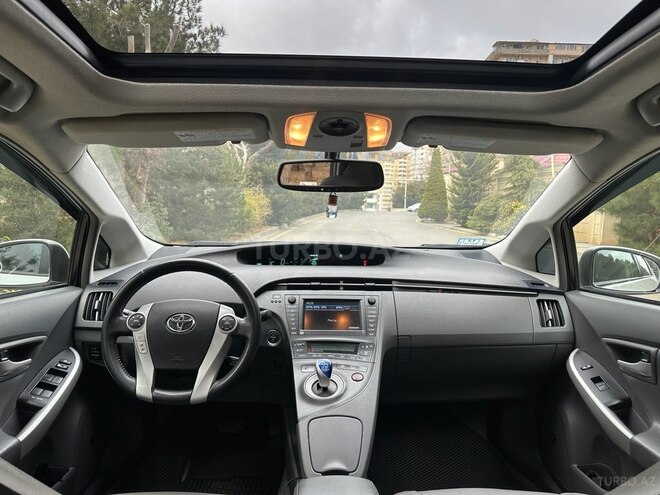 Toyota Prius-9