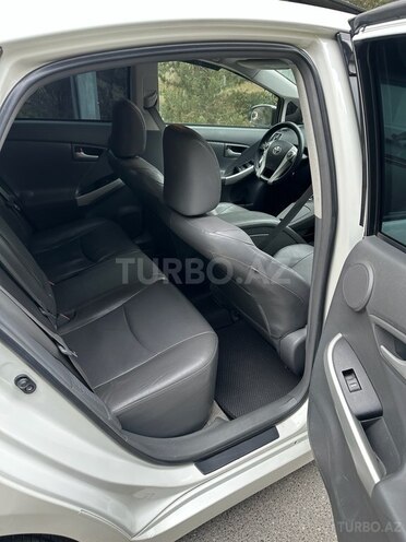 Toyota Prius-11