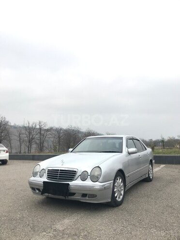 Mercedes E 220-2