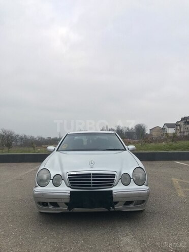 Mercedes E 220-3