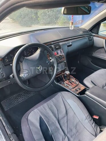 Mercedes E 220-6