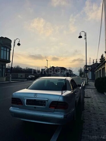 Mercedes E 220-8