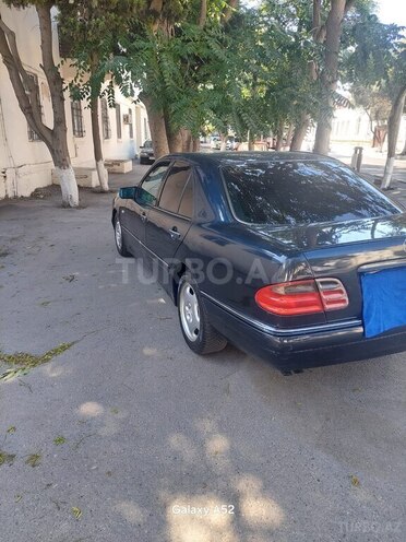 Mercedes E 240-5