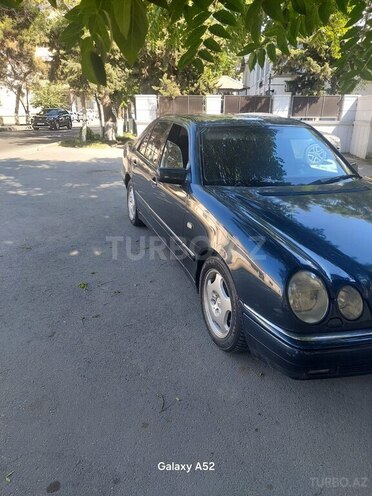 Mercedes E 240-2
