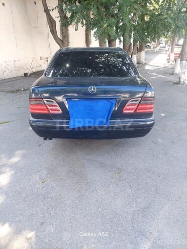 Mercedes E 240-6