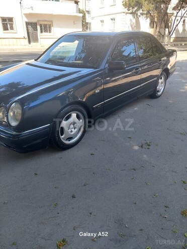 Mercedes E 240-3
