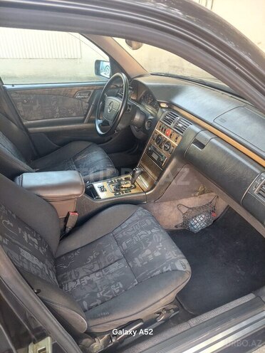 Mercedes E 240-9