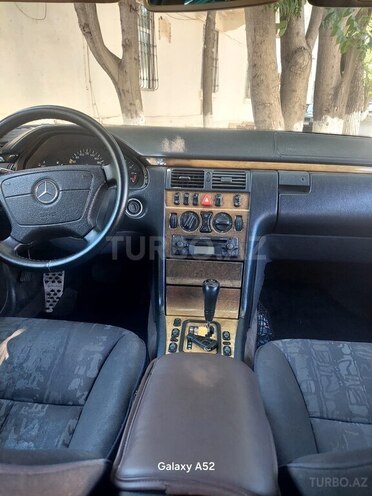 Mercedes E 240-10