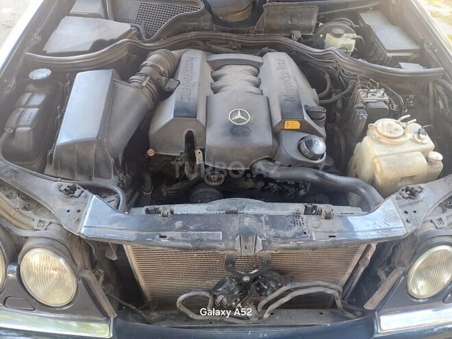 Mercedes E 240-15