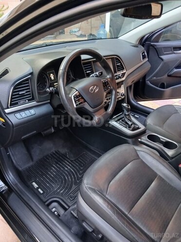 Hyundai Elantra-14