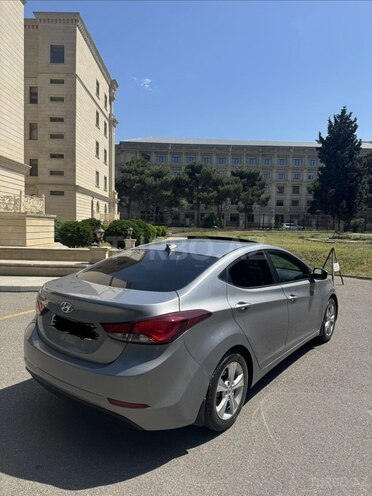 Hyundai Elantra-8