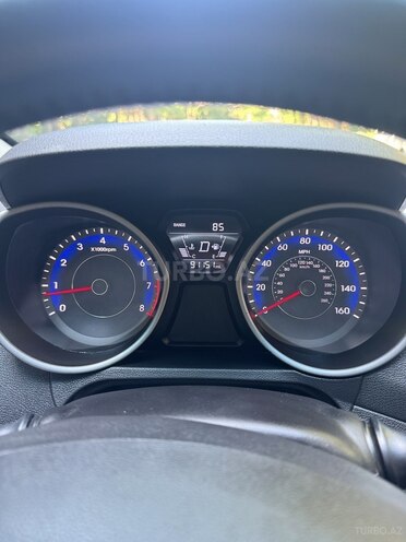 Hyundai Elantra-20