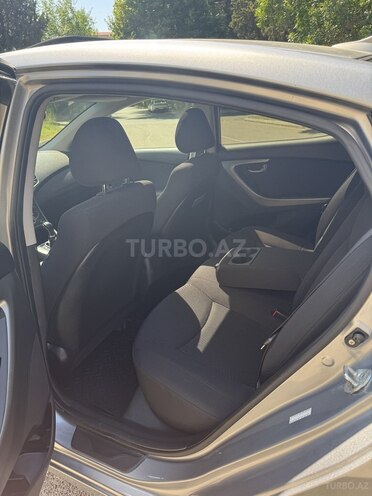 Hyundai Elantra-14