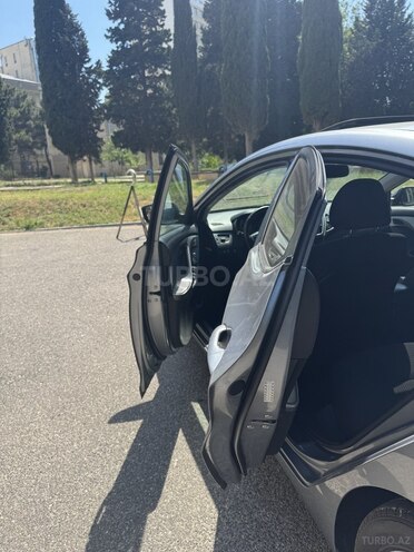 Hyundai Elantra-16