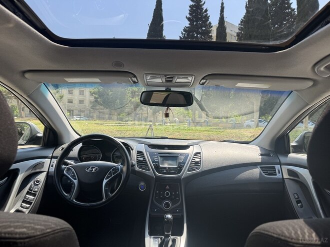 Hyundai Elantra-11