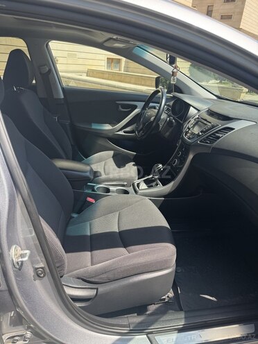 Hyundai Elantra-13