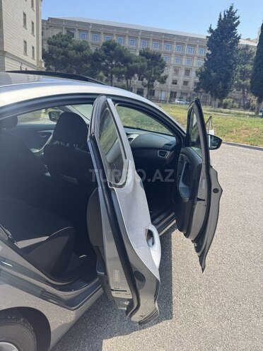 Hyundai Elantra-17