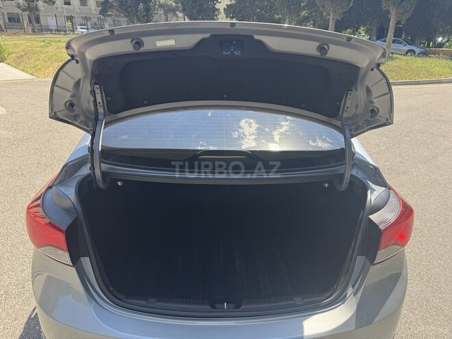 Hyundai Elantra-19