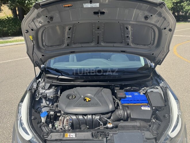 Hyundai Elantra-18
