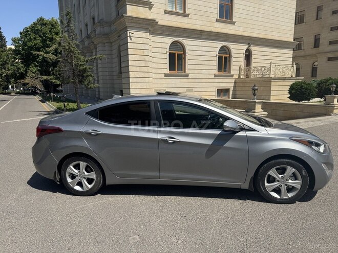 Hyundai Elantra-9