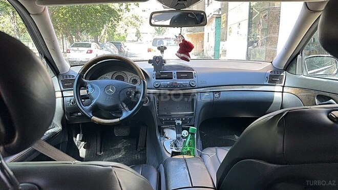 Mercedes E 500-11