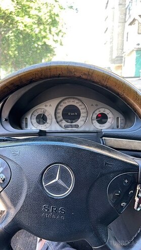 Mercedes E 500-17