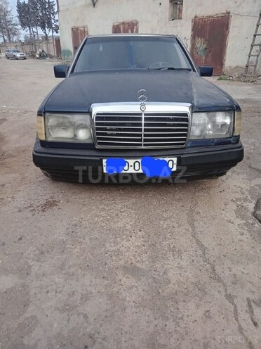 Mercedes 200 E-1