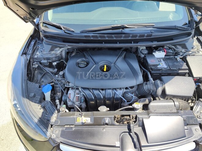 Hyundai Elantra-9